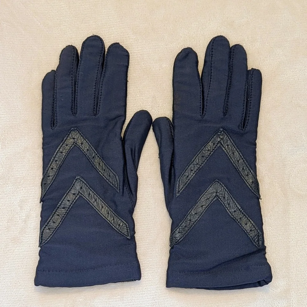 Vintage Iso-toner Warm-up Gloves By Aris Navy Faux Leather Chevron Accents